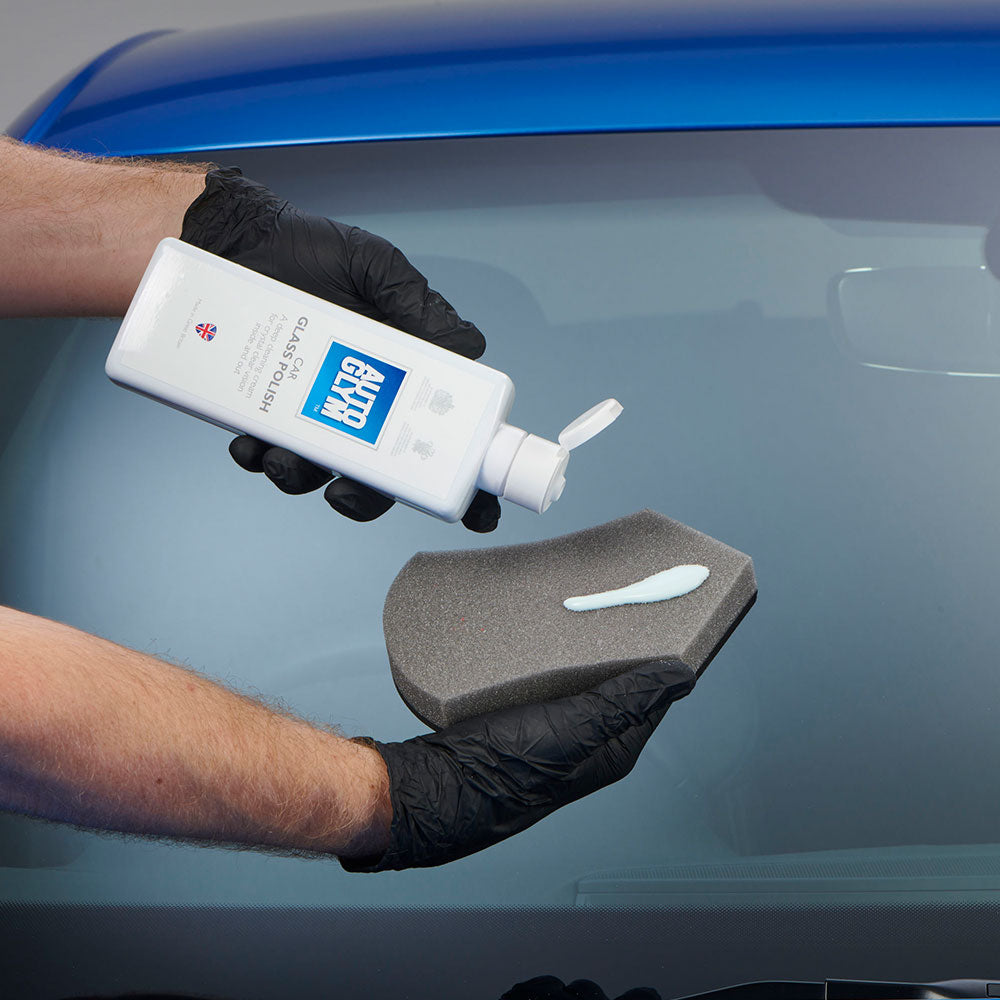 applying Autoglym Car Glass Polish to applicator sponge