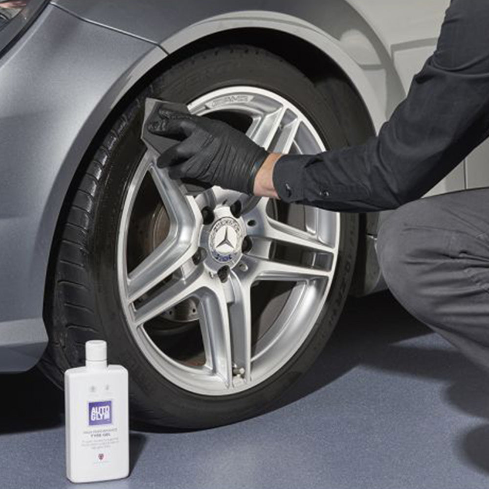 applying Autoglym High Performance Tyre Gel with sponge