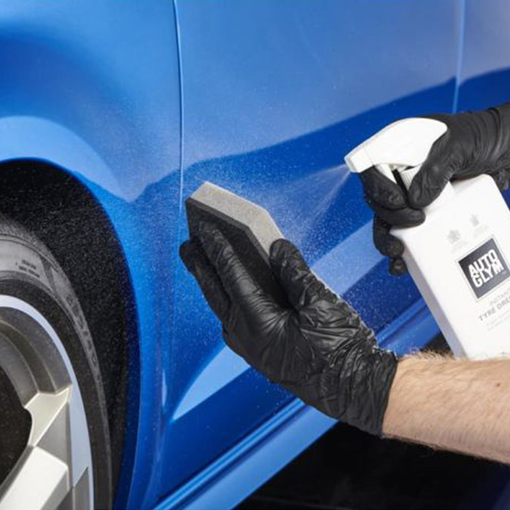 spraying Autoglym Instant Tyre Dressing on sponge