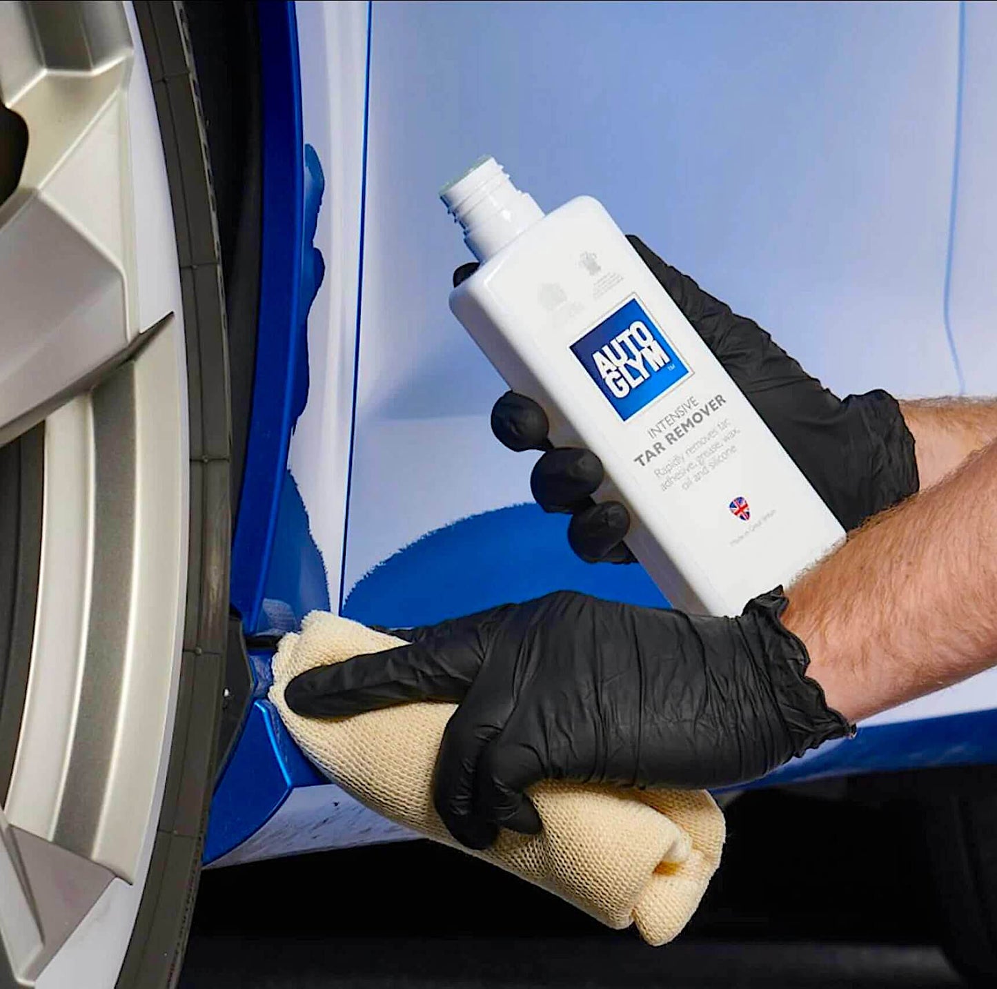 wiping car with soft cloth and autoglym intensive tar removal