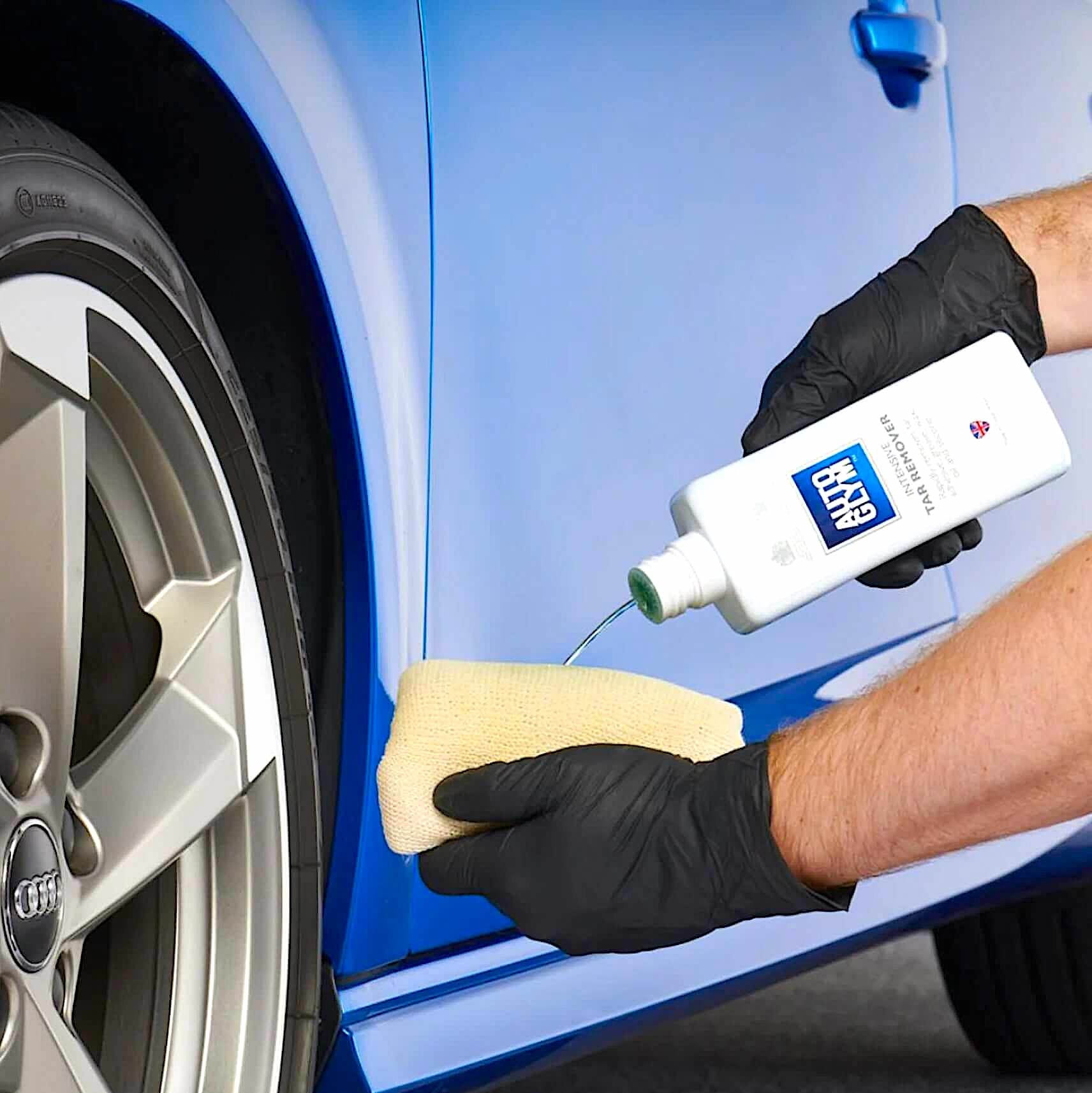applying autoglym intensive tar removal to sponge