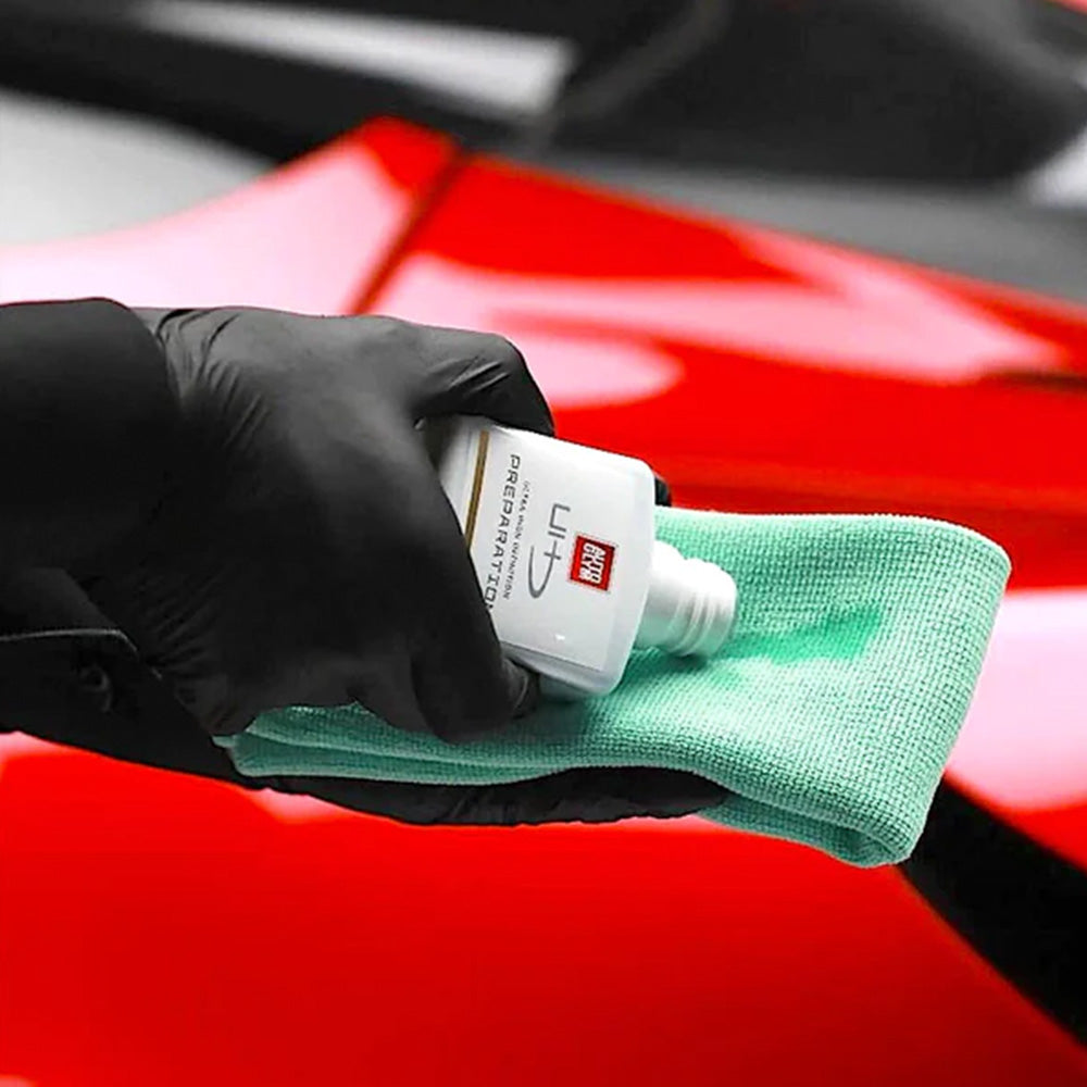 applying Autoglym Ultra High Definition Ceramic Coating kit to cloth