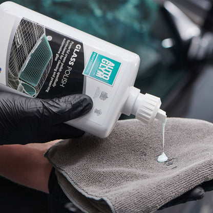 applying autoglym glass polish to micro fibre cloth