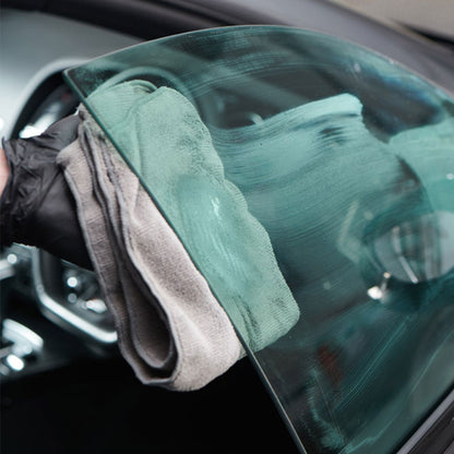 polishing car window with autoglym glass polish