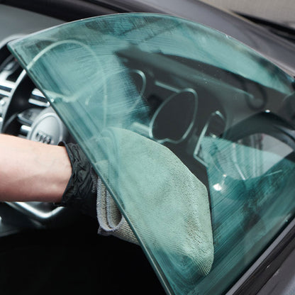 polishing car window with autoglym glass polish
